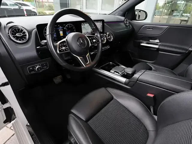 Mercedes-Benz B 220