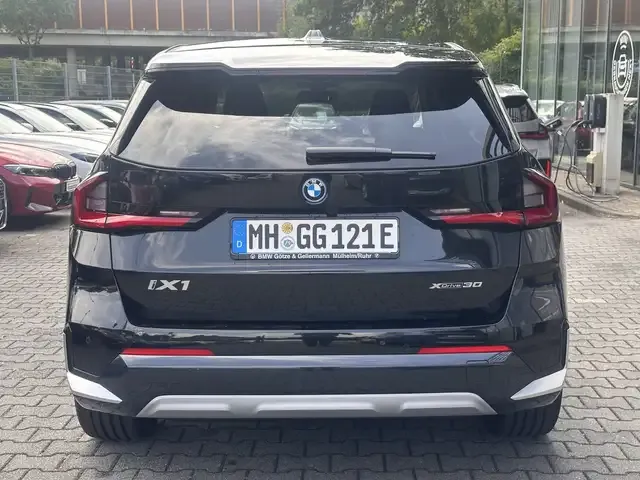 BMW iX1