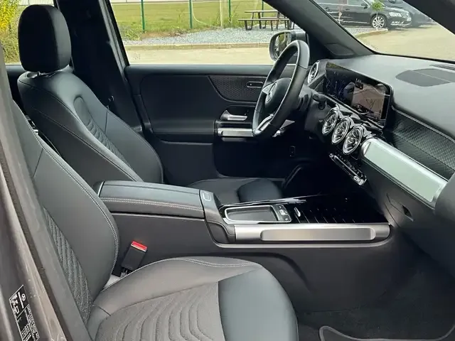 Mercedes-Benz EQB 300