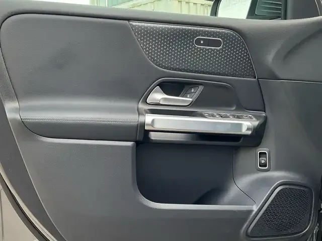 Mercedes-Benz EQB 300