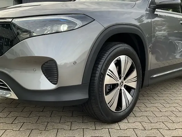 Mercedes-Benz EQB 300