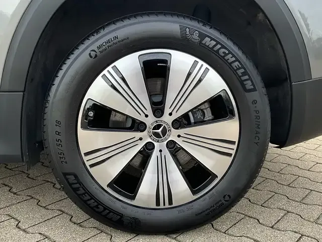 Mercedes-Benz EQB 300