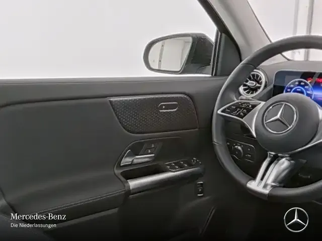 Mercedes-Benz EQA 300