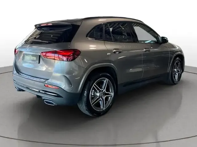 Mercedes-Benz GLA 200