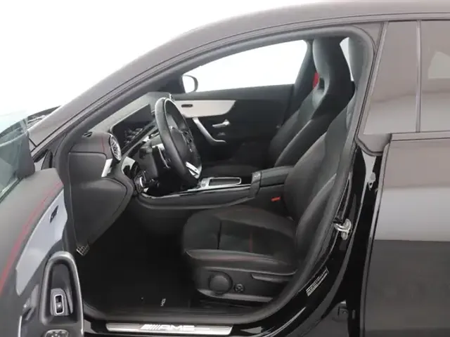 Mercedes-Benz CLA 35 AMG