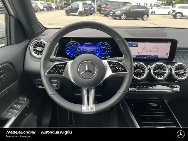 Mercedes-Benz EQB 300
