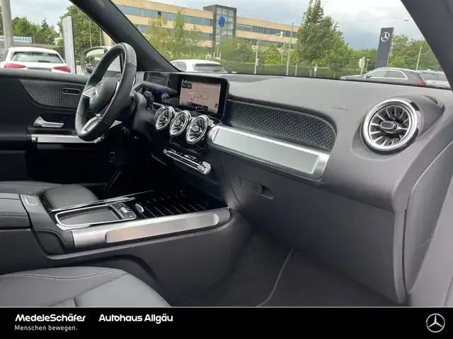 Mercedes-Benz EQB 300