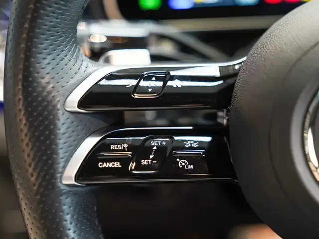 Mercedes-Benz EQE 300