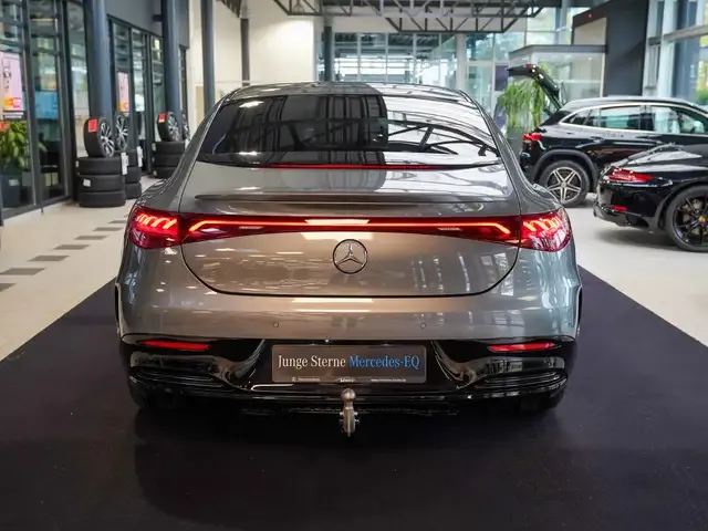 Mercedes-Benz EQE 300