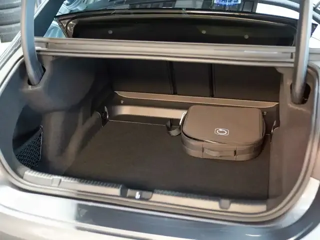 Mercedes-Benz EQE 300