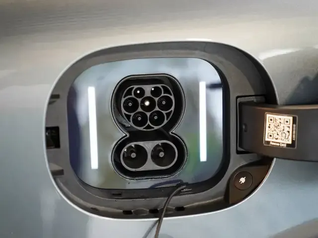 Mercedes-Benz EQE 300