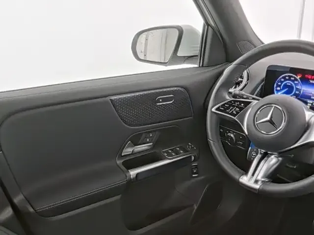 Mercedes-Benz EQB 300