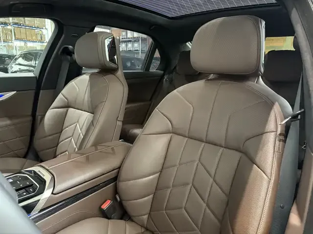 BMW 750