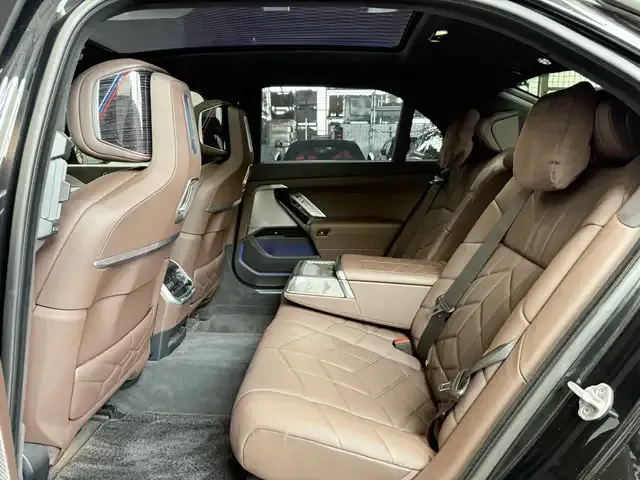 BMW 750