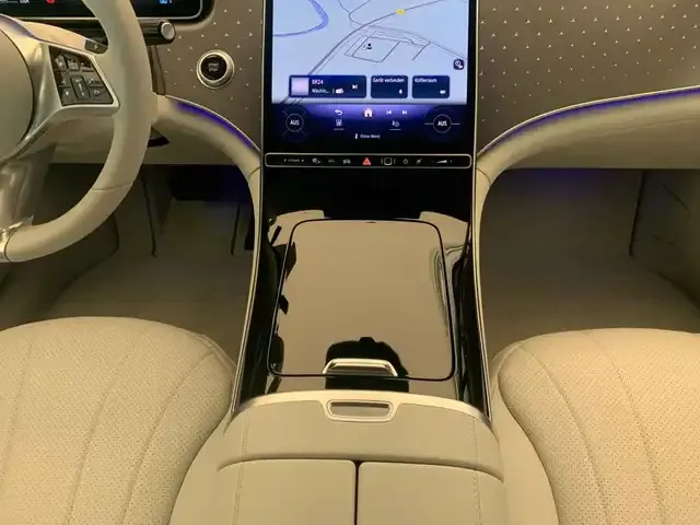 Mercedes-Benz EQE 300