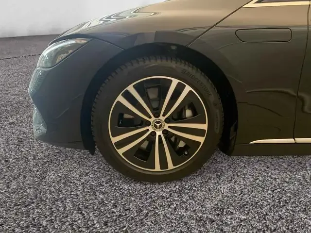 Mercedes-Benz EQE 300