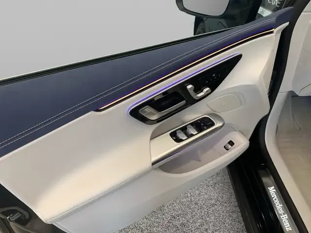Mercedes-Benz EQE 300