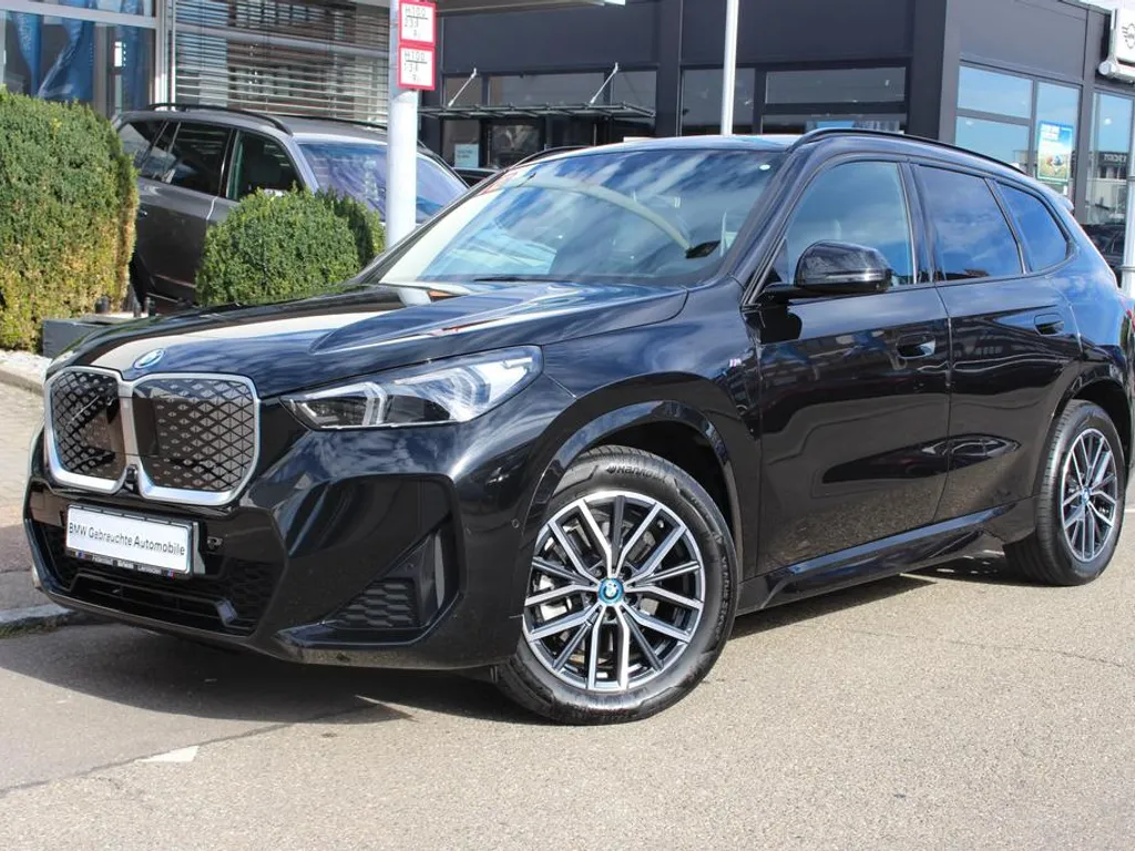 BMW iX1