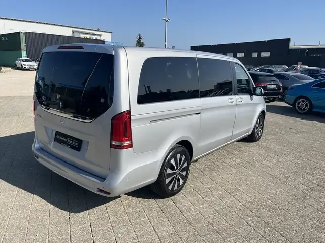 Mercedes-Benz V 250
