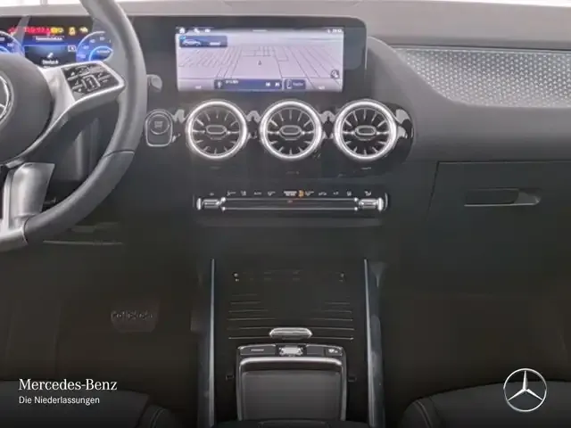 Mercedes-Benz EQA 300