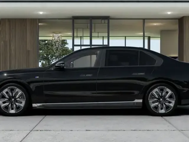 BMW i7