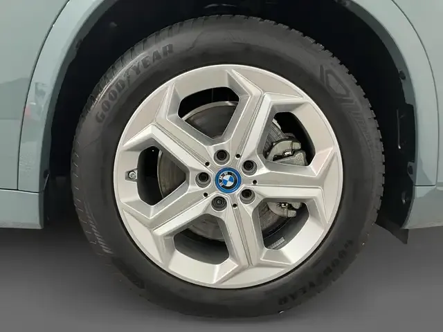 BMW iX1