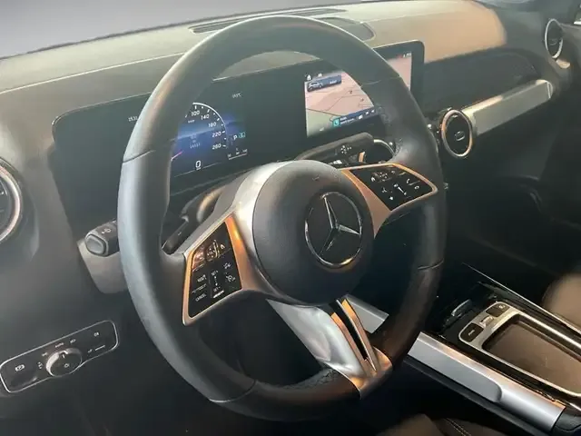 Mercedes-Benz GLB 220