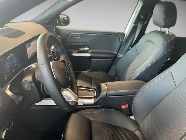Mercedes-Benz GLB 220