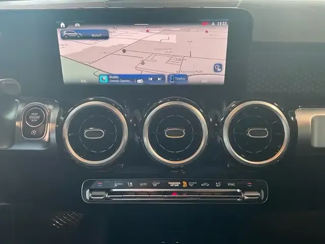 Mercedes-Benz GLB 220