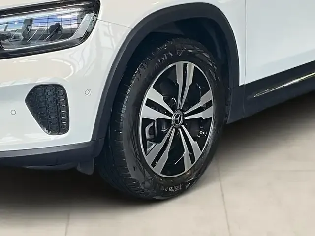 Mercedes-Benz GLB 220