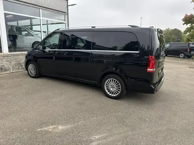 Mercedes-Benz V 220