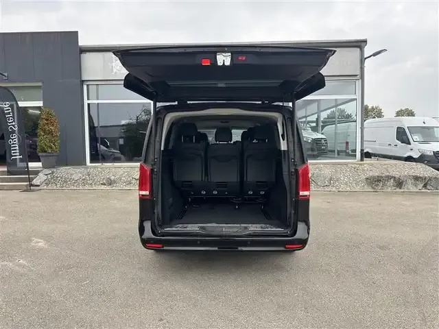 Mercedes-Benz V 220