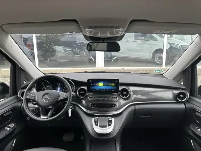 Mercedes-Benz V 220
