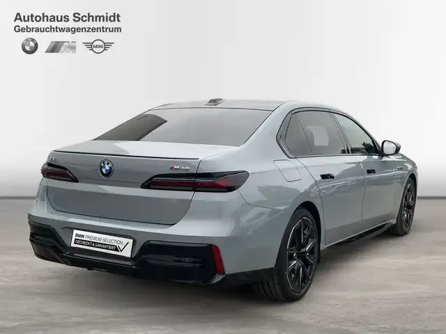 BMW i7