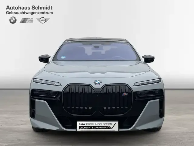 BMW i7