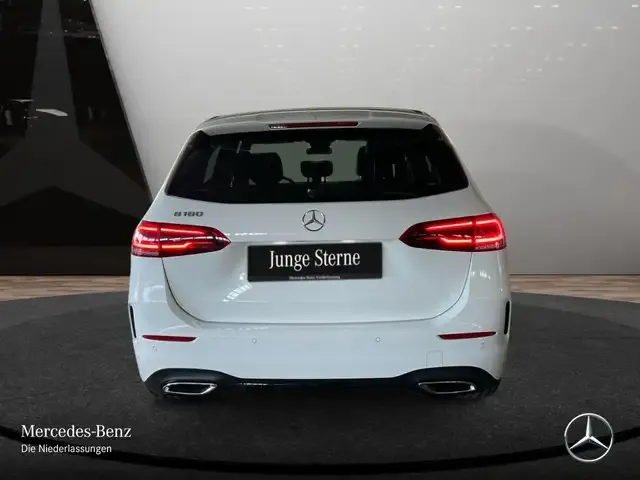 Mercedes-Benz B 180