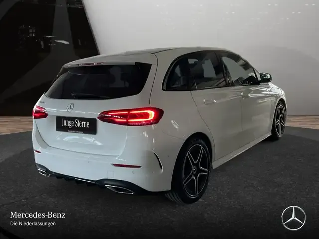Mercedes-Benz B 180