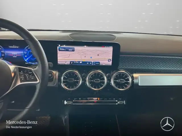 Mercedes-Benz EQB 300