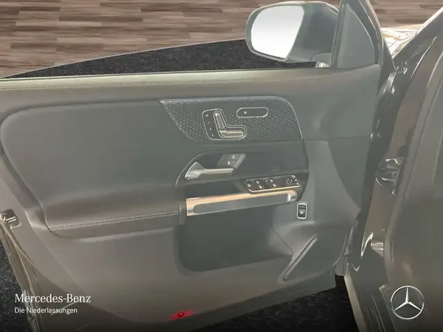 Mercedes-Benz EQB 300