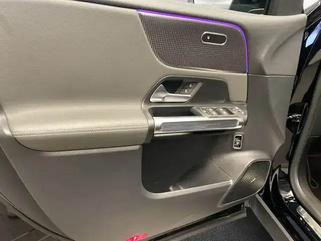 Mercedes-Benz EQB 300