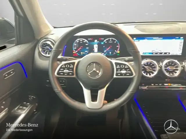 Mercedes-Benz GLB 220