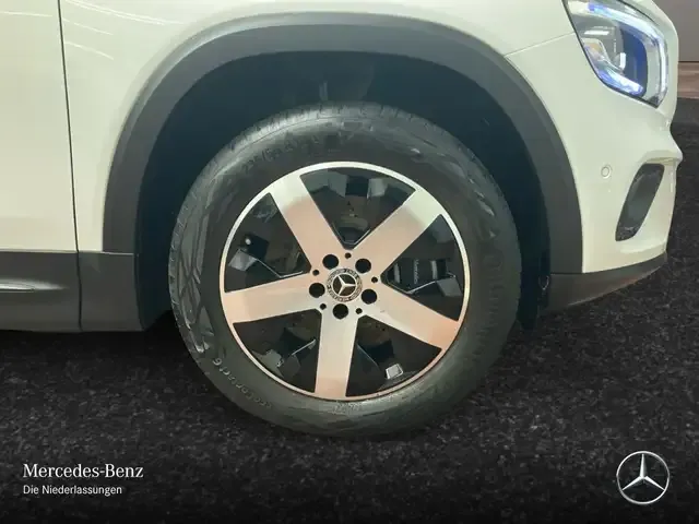 Mercedes-Benz GLB 220