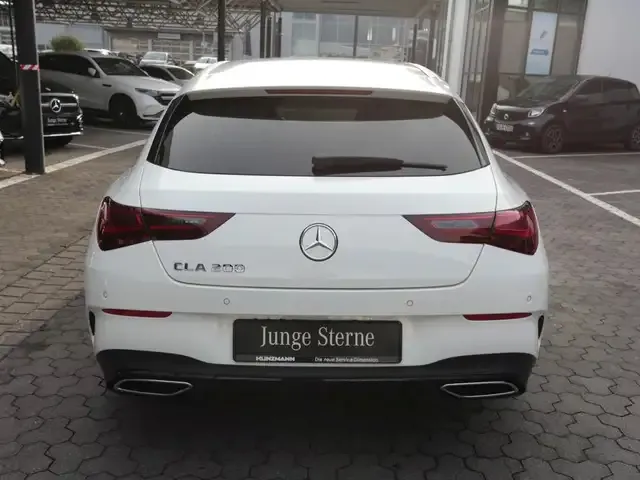 Mercedes-Benz CLA 200