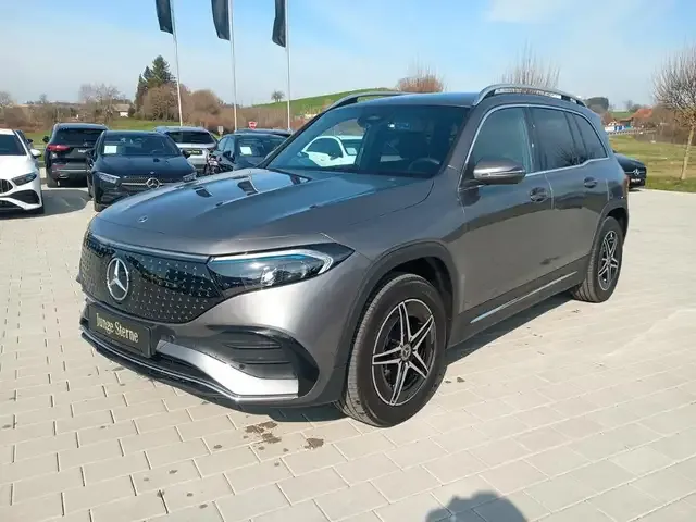 Mercedes-Benz EQB 300