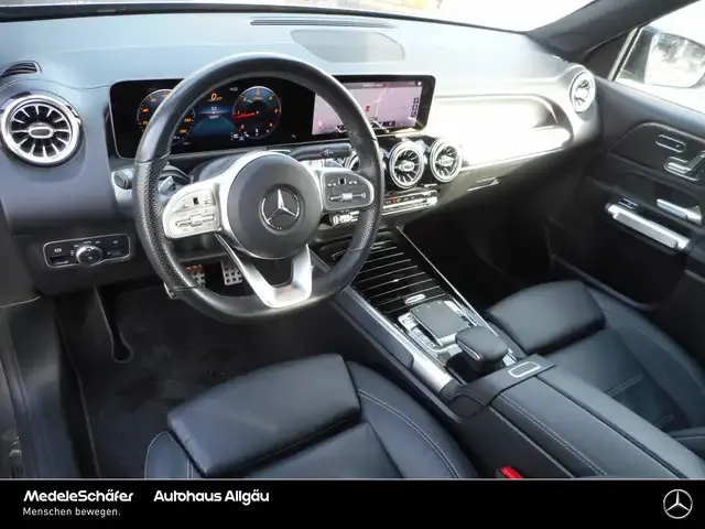 Mercedes-Benz GLB 220