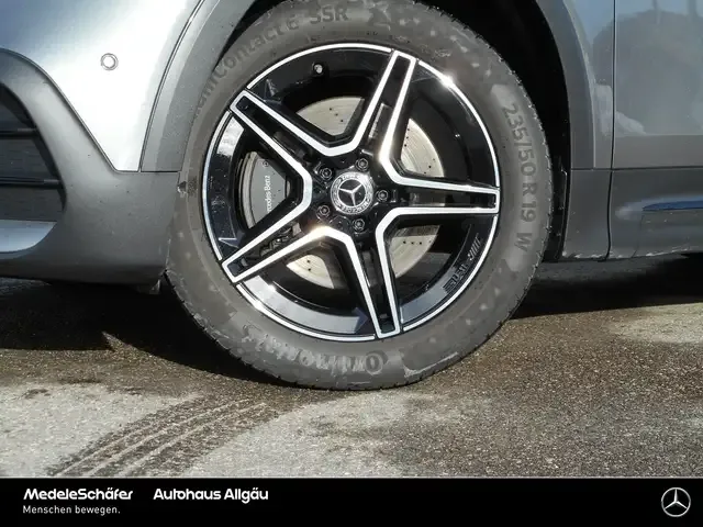 Mercedes-Benz GLB 220