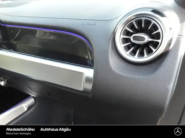 Mercedes-Benz GLB 220