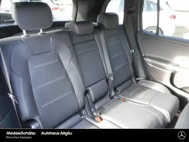 Mercedes-Benz GLB 220