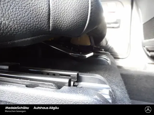 Mercedes-Benz GLB 220