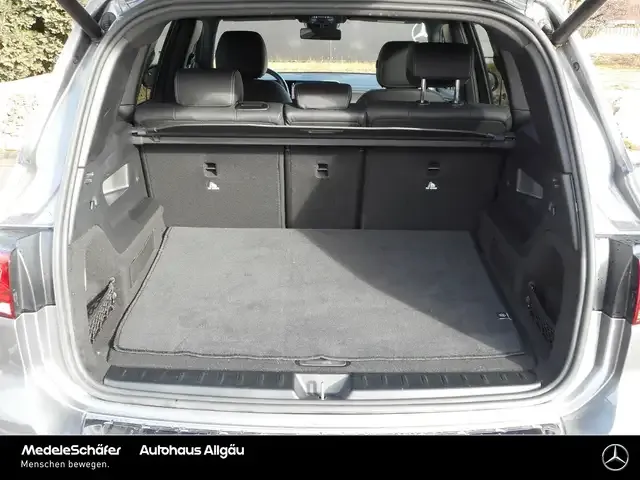 Mercedes-Benz GLB 220